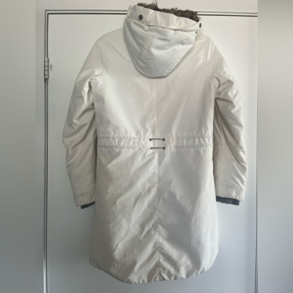 Halley Hansen Snow Jacket - Picture 2 of 4